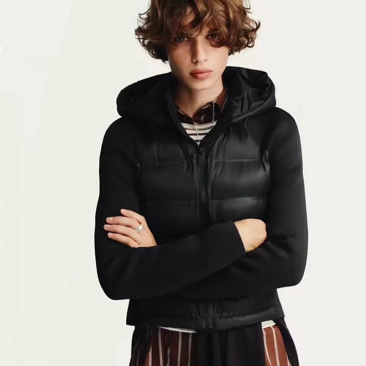 Faionable cálido algodón Jaet Long Sve prendas de vestir exteriores de mujer otoño nueva llegada tela de poliéster a prueba de viento cierre de cremallera con capucha