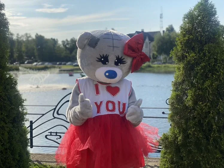 

Cute Teddy Bear with Red Dress Mascot Costume Walking Cartoon Character Suit for Halloween Carnival Performance