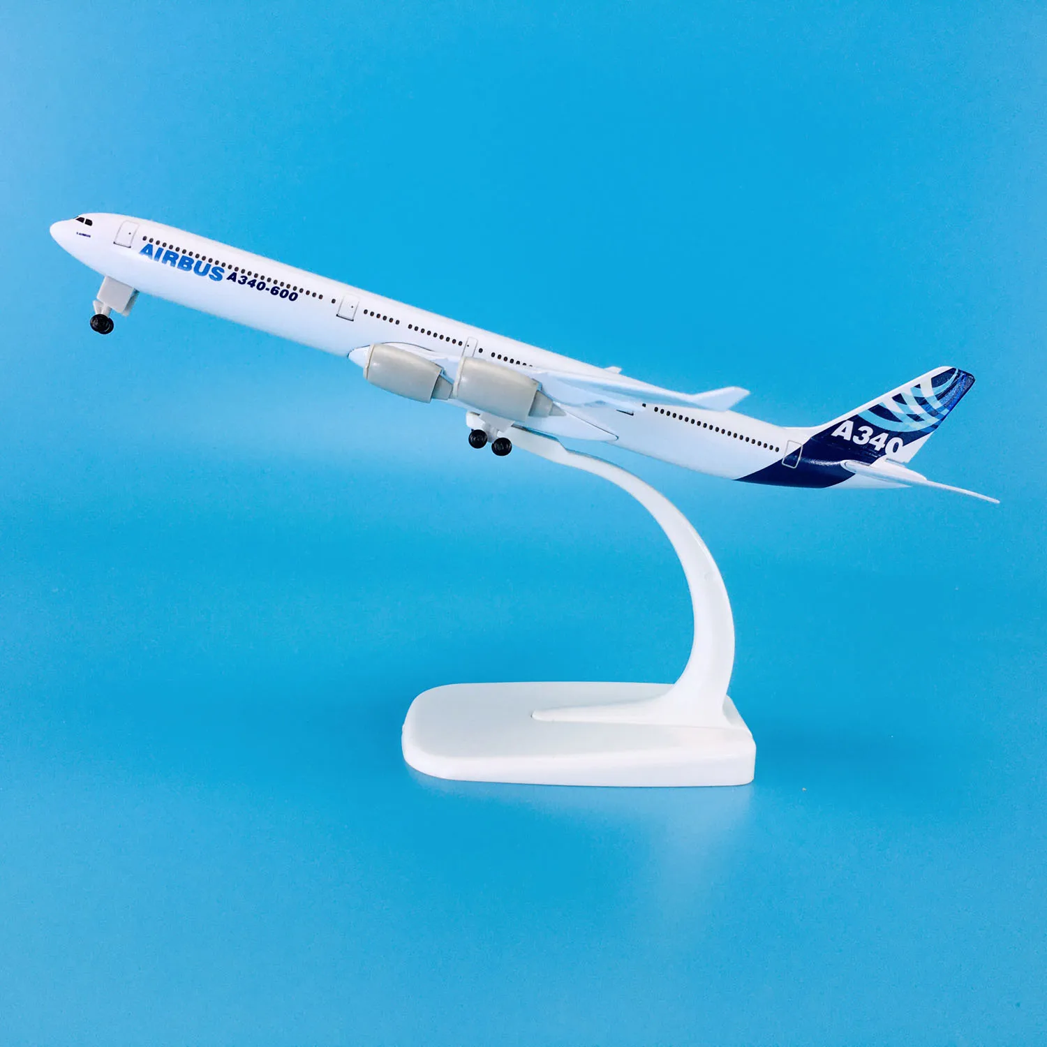 Baza Hot Sale Zinc Ally Material 1:268 20cm With Wheels Airplane Aircrafts Airbus A340-600 House Color Original Plane Model