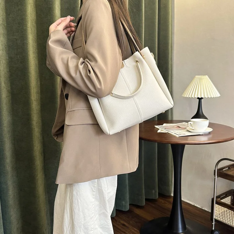 

Luxury Women's Hand Bags Made Of Premium Leather Boasting Casual Simple Vintage And Famous Daily Style ​