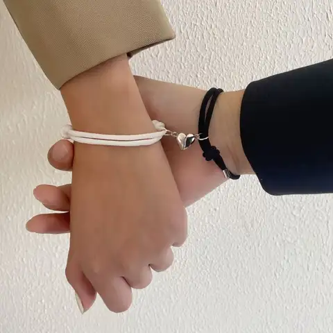2pcs 여성을위한 수제 사랑 자석 커플 팔찌 세트 남자 심장 일치하는 매력 조정 가능한 땋은 팔찌 연인 쥬얼리