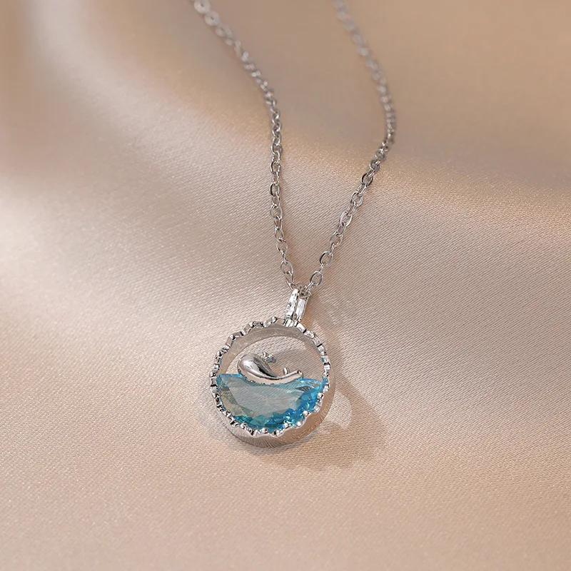 Fashionable Ocean Style Shiny Blue Zircon Blue Whale Round Pendant Necklace Is The First Choice Gift for Friends