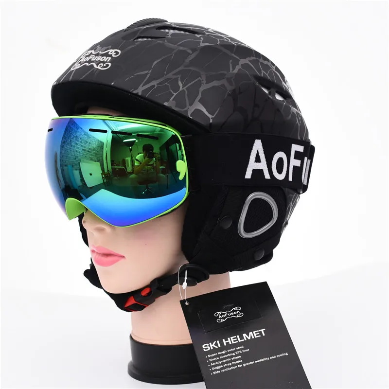 

Sports Protective Equipment Helmet 。Brand Ski Helmet Integrally-Molded Adult Snowboard Skating/Skateboard Winter Warm Helmets