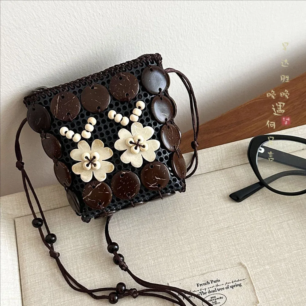 

Bohemian Ethnic Style Coconut Shell Crossbody Small Bag Niche Hand-woven Mini Coin Purse Mobile Phone Case Accessories