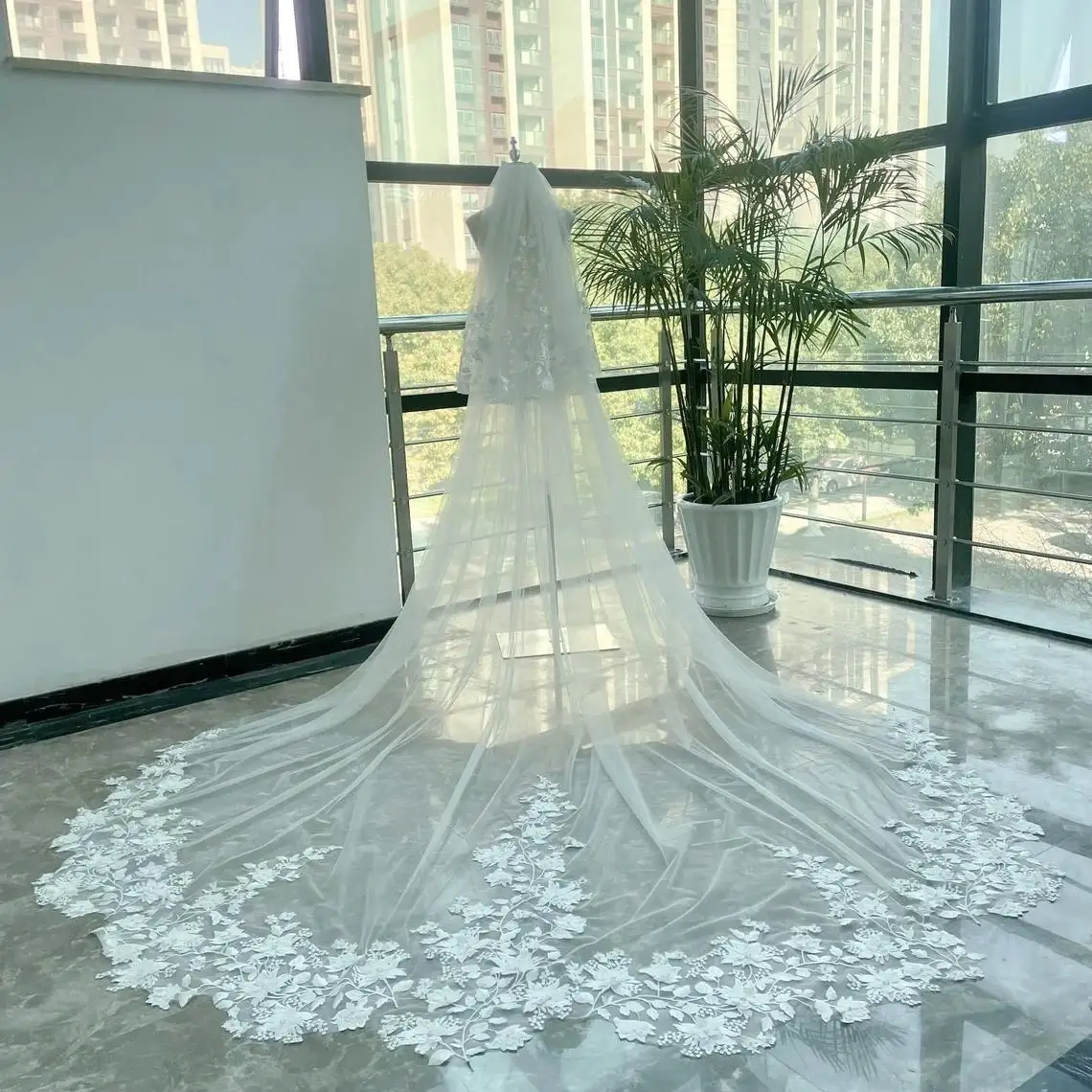 Customized 3m Pearls Floral Wedding Veils Lace Cathedral Bridal Veil with Comb Soft Tulle Two Layers Bride Headpiece Accessory