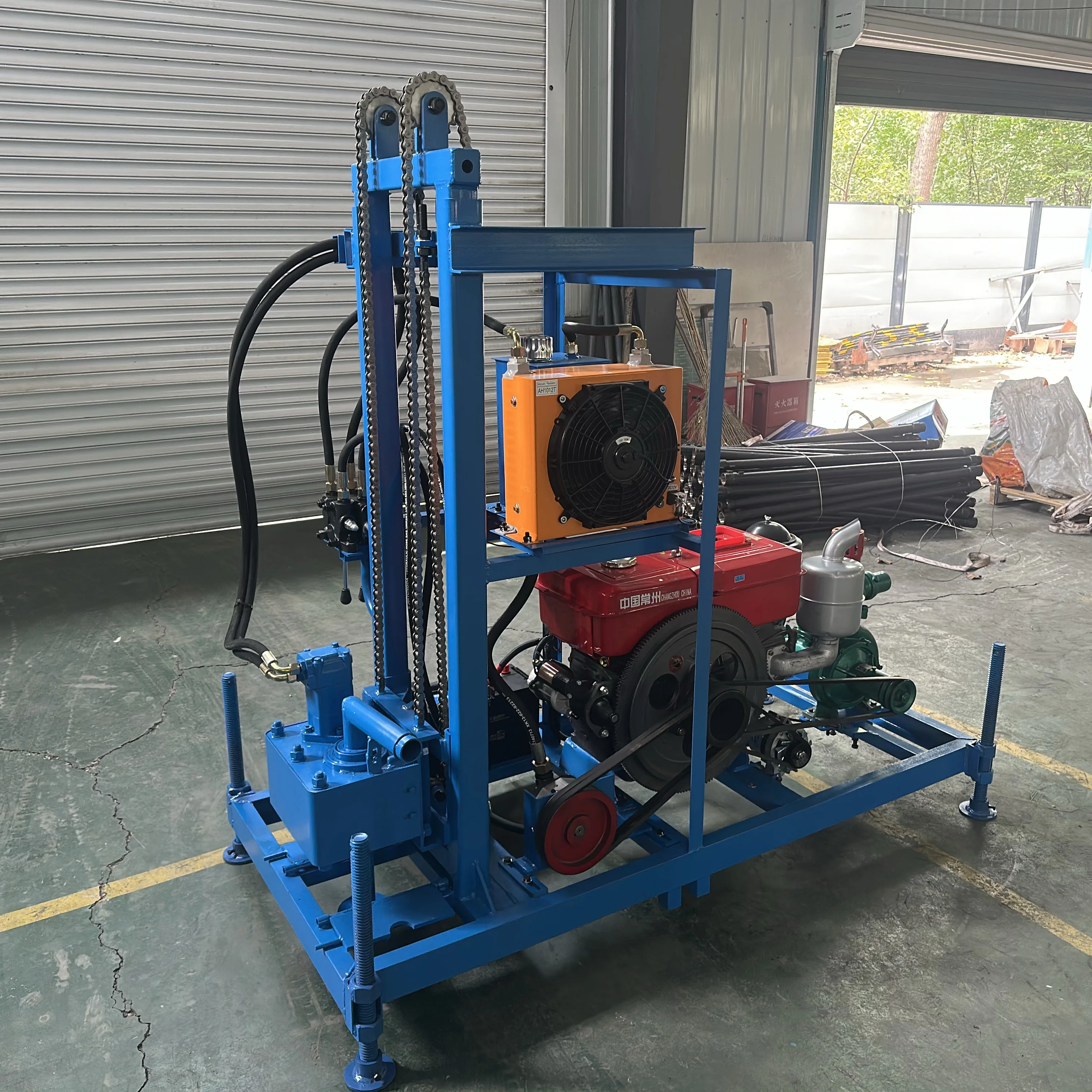 

Маленькая машина для бурения водяных скважин глубиной 150 м. Прочная машина для бурения скважин. Цена подходит для домашнего орошения.