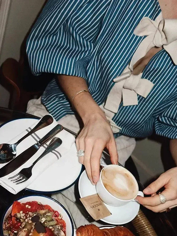 

Модные женские рубашки с полосатым бантом и шнуровкой, свободные блузки с круглым вырезом и пышными рукавами, короткие топы с вырезами, лето 2024, элегантный женский топ с ажурными вставками