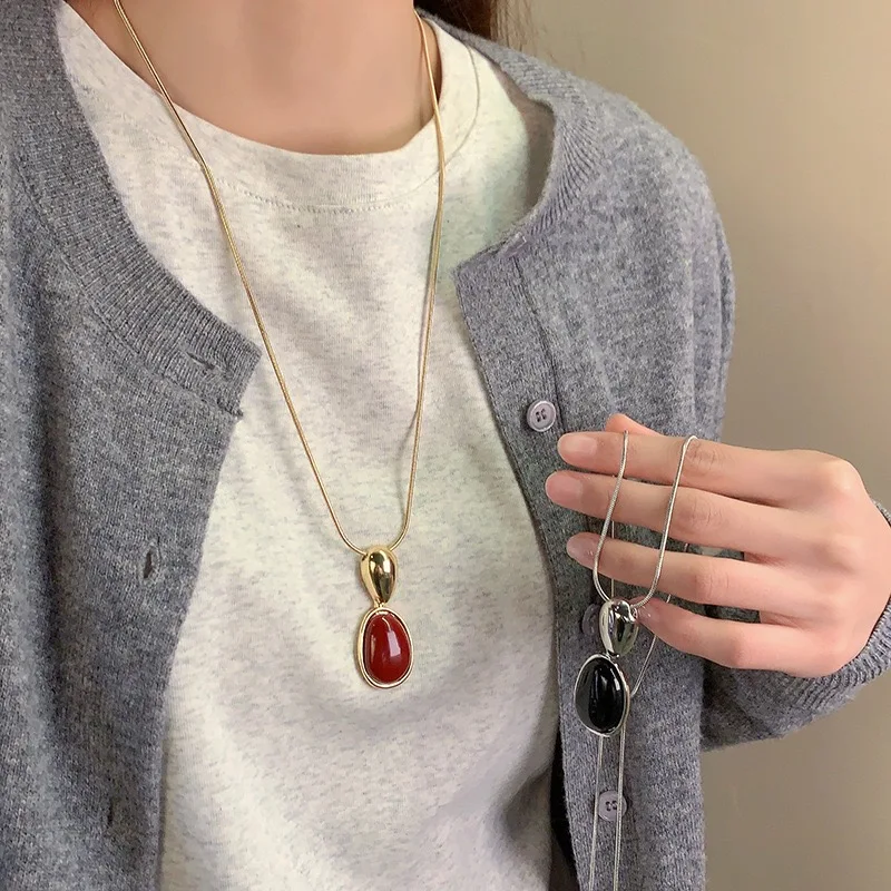 

Luxurious Waterdrop Titanium Steel Snake Bone Chain Necklace Long Sleeve Sweater Ladies Commute Jewelry Daily Party Accessory