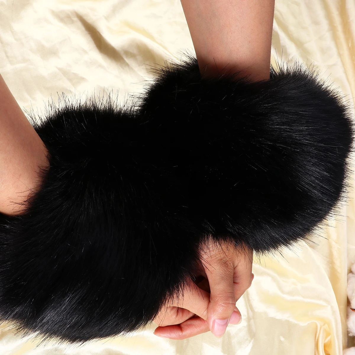 

1 Pair Black Faux Arm Warmers Furry Wrist Cuff Warmer Band Elastic Wrist Ring Gifts Decor for Women Party Costumes One Size