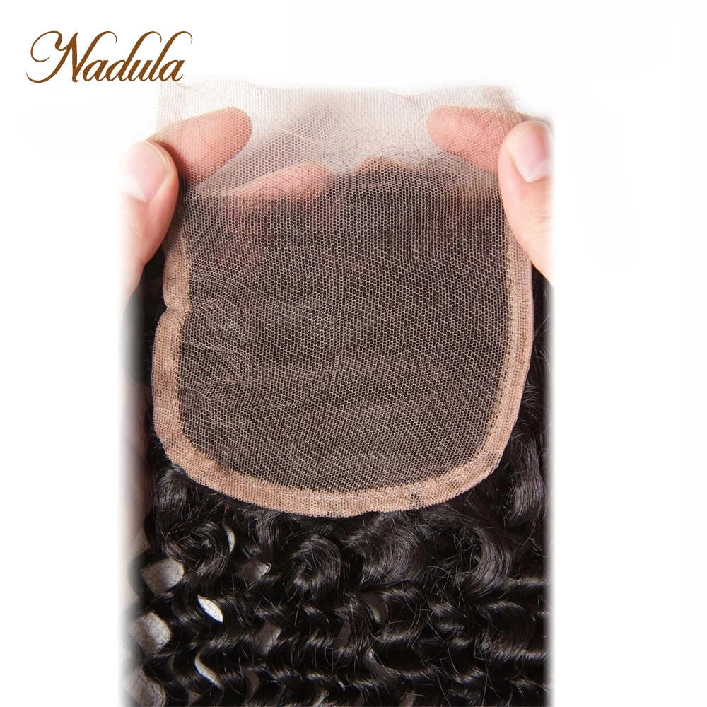 Nadura Culry penutupan dengan Babyhair gratis bagian/bagian tengah rambut keriting Brasil menenun 10-20 inci rambut Remy Swiss penutupan renda