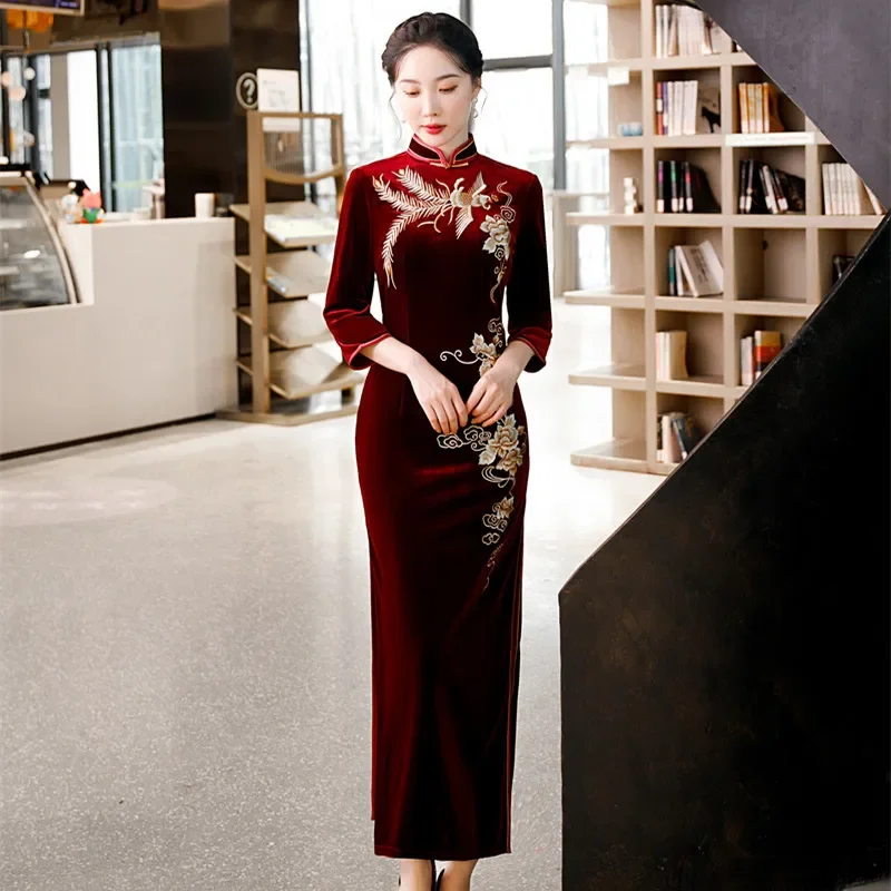 Vintage Embroidered Flower Qipao 2024 Autumn Winter Velvet Cheongsam Female Evening Party Dresses New Chinese Style 5XL Vestidos