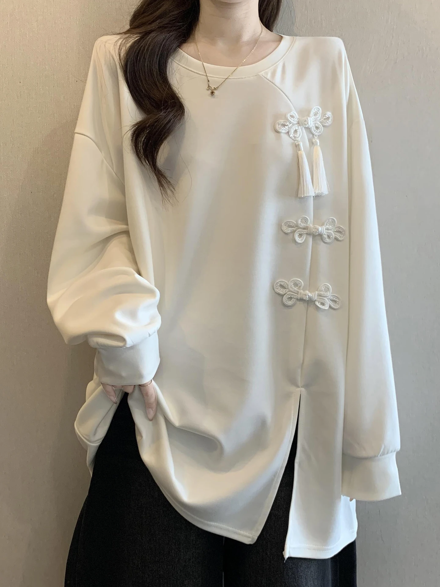 

Новая китайская женская футболка с длинным рукавом, весенняя, больших размеров, скрывающая бедра, средней длины, с разрезом, удобная, дышащая, повседневная.