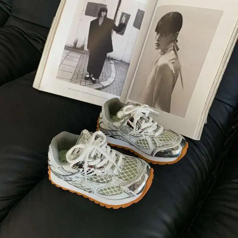 

Летние дышащие кроссовки с полой орбитой для мальчиков и девочек, повседневная модная обувь для малышей, детская спортивная прогулочная обувь для тенниса