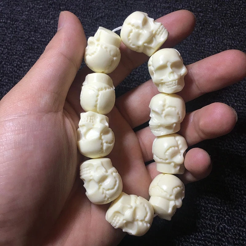 

White carved skull bracelet Modern sculpture crafts made of natural materials Fashion figurines Gift box packaging