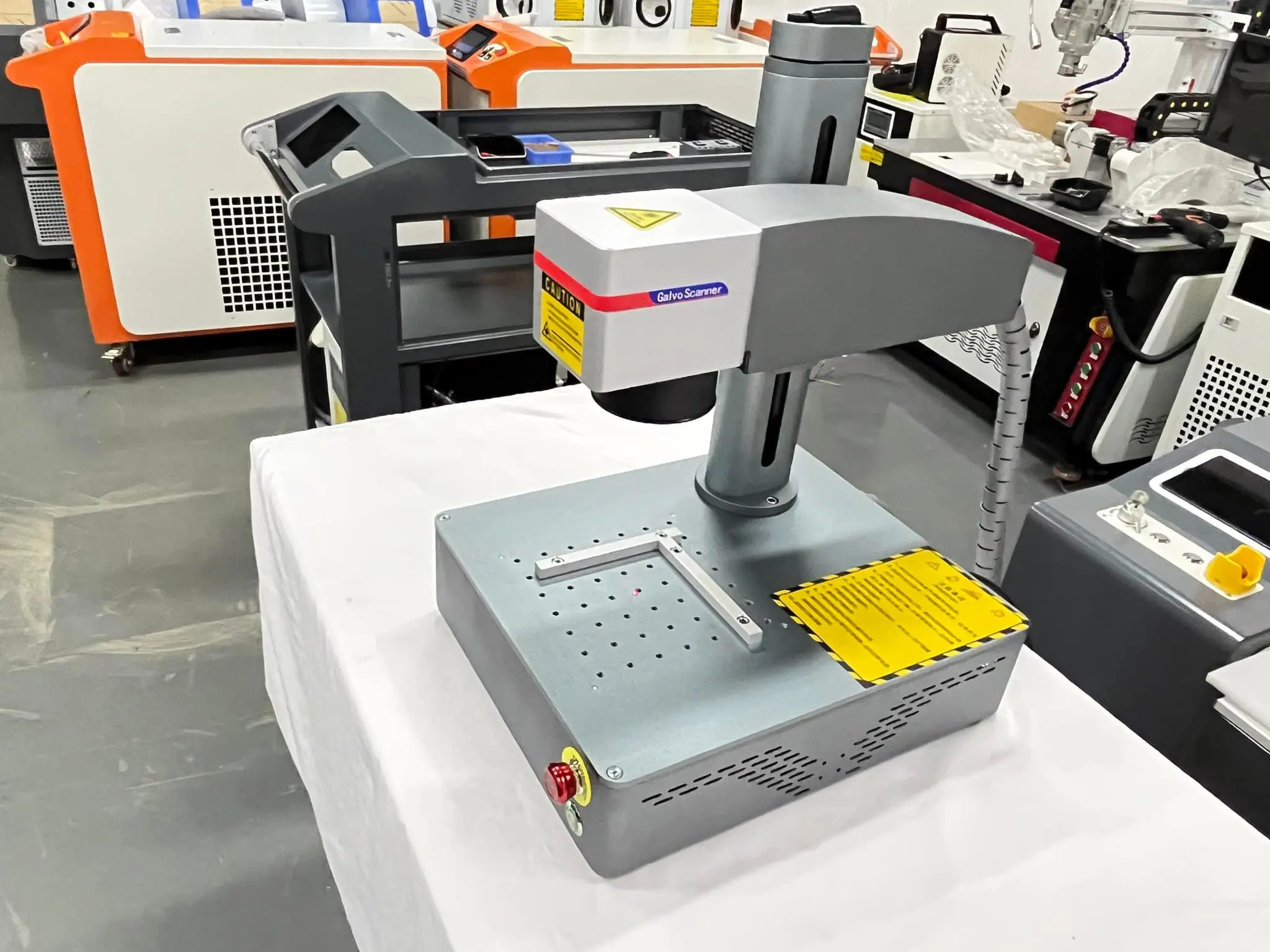 Desktop Mini Galvo Scanner Align System All-in-One 20W/30W/50W Raycus Max Fiber Laser Nameplate Marking Machine