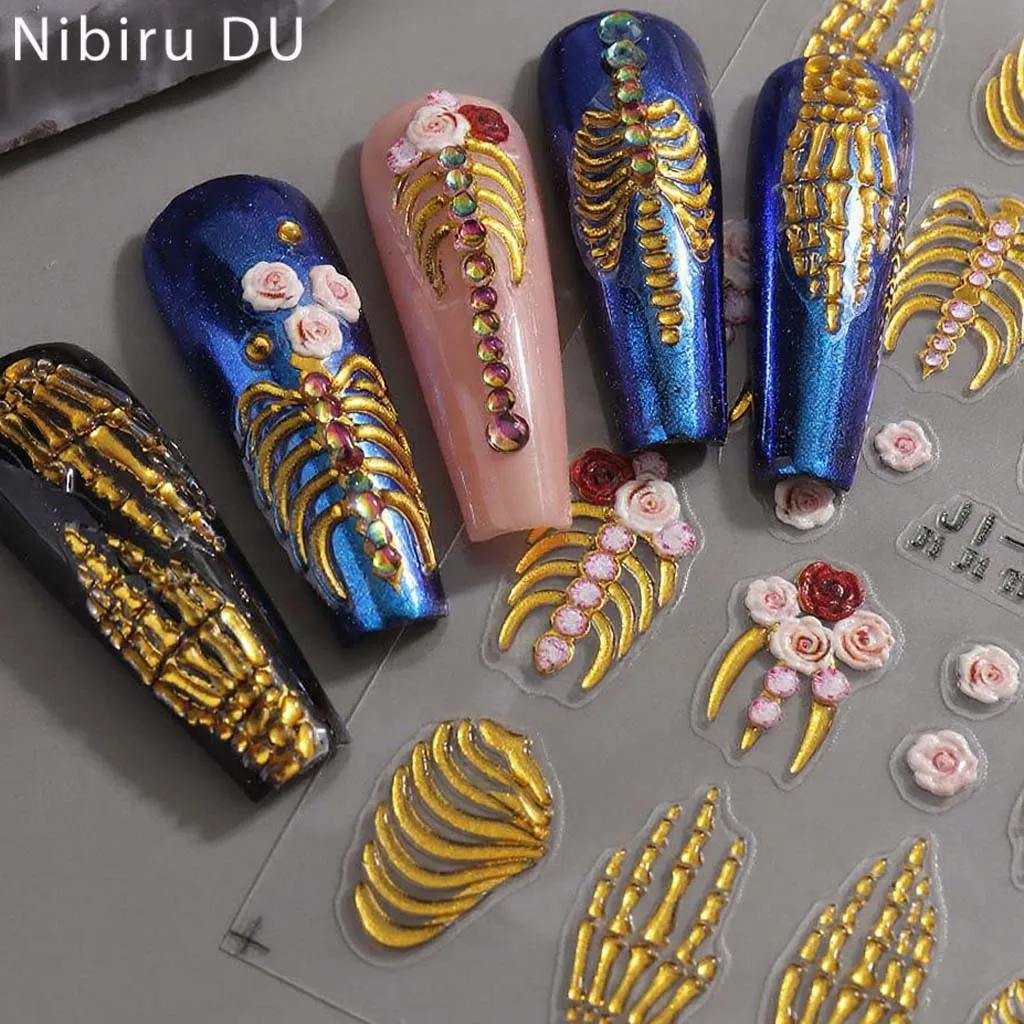 1 pçs 5d halloween arte do prego adesivos gótico crânio dourado em relevo esqueleto mão slider decalques manicure diy decoração acessórios