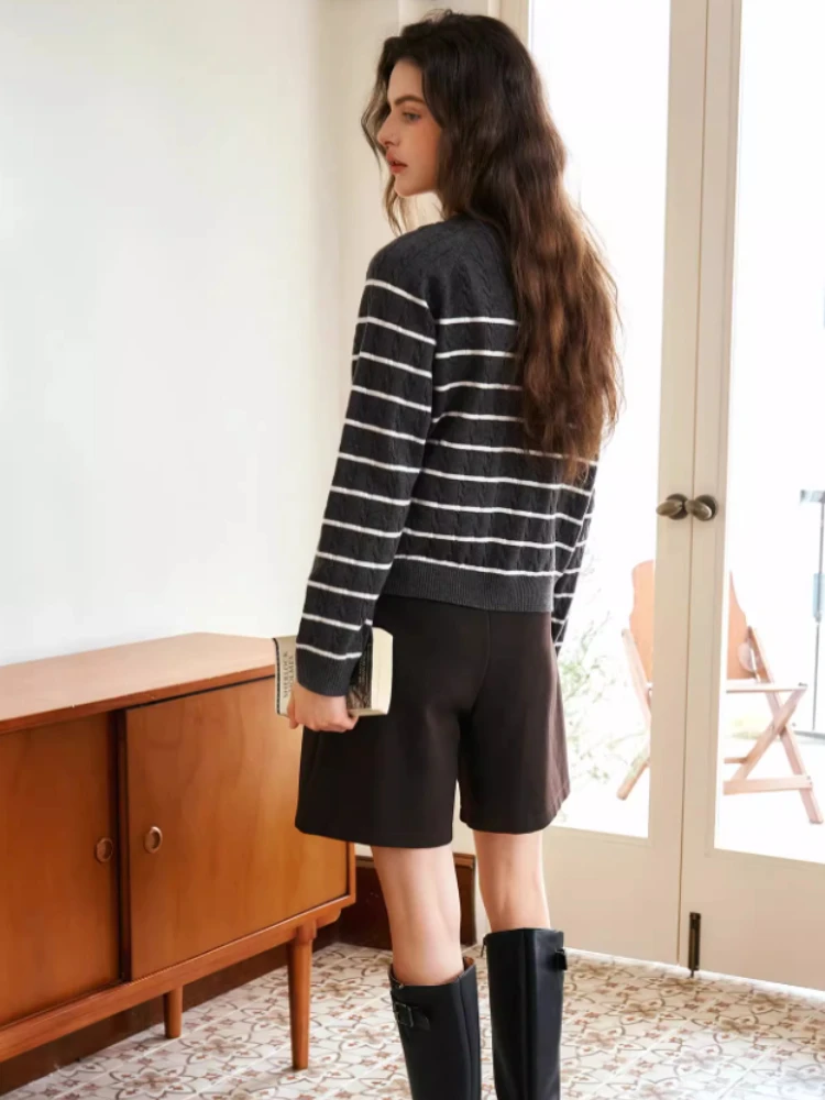 Sweter damski w paski OLrain, dzianina, jesień 2025, nowy, z blokami kolorów, styl francuski, dekolt okrągły, sweter wkładany przez głowę, bluzka do biura, N56QZ86523