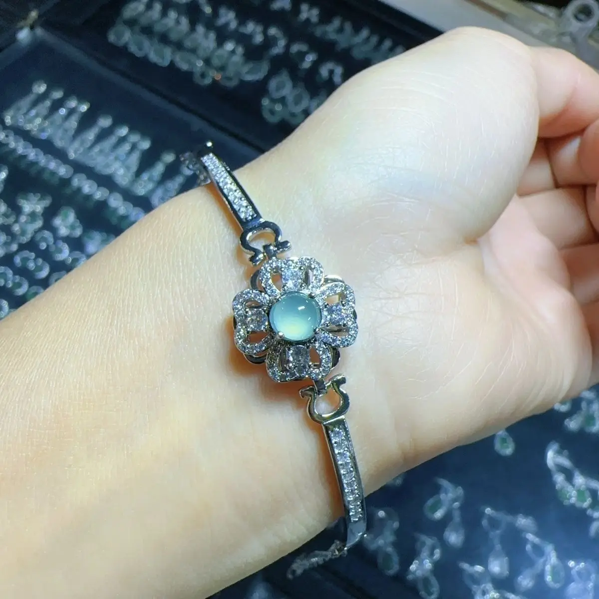 Natural A jadeite ice blue leaf clover transfer transfer bracelet