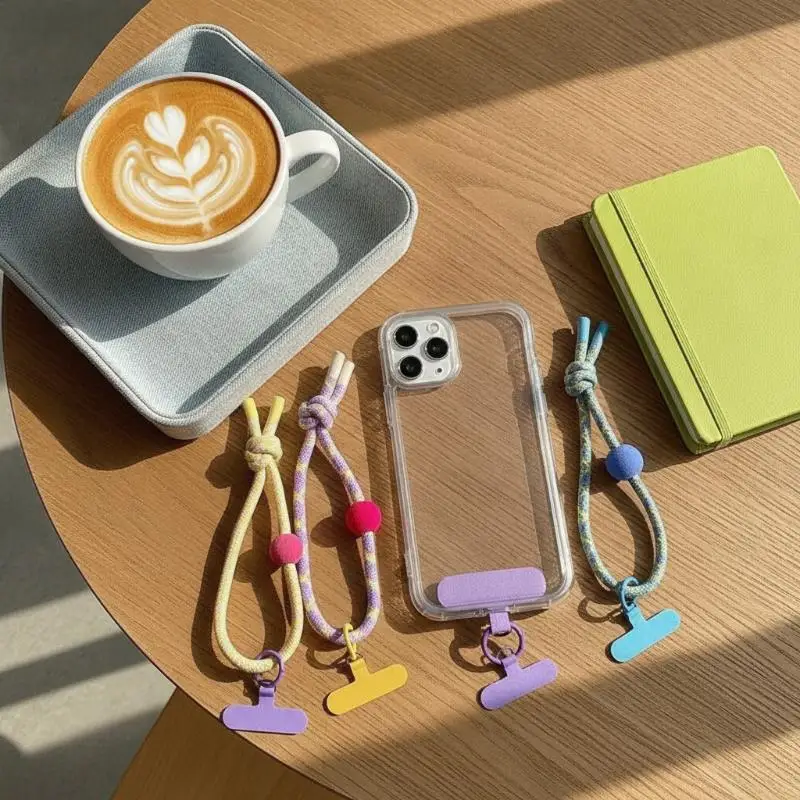 Buntes, geflochtenes Handy-Handgelenksband mit weichem Pompon für den täglichen Gebrauch, Reisen und Outdoor-Aktivitäten. – Detail 15