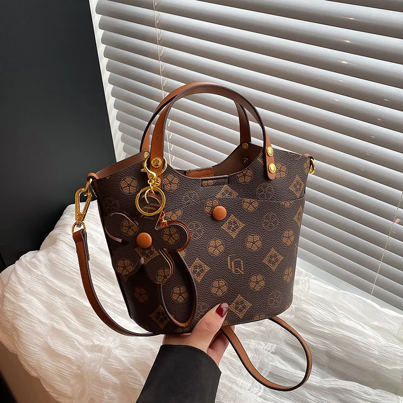 

​​2025 Luxe Bucket Bag, Fashion Shoulder Purse for Women Niche Crossbody ToteTextured Day-to-Night Bag Chic Top Handle Bag​