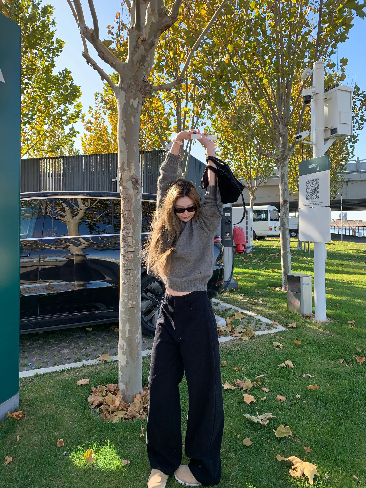 

Женские брюки с высокой талией и широкими штанинами, ретро-стиль, из гладкого бархата, прямого кроя, от Tannin Red, зимняя коллекция.