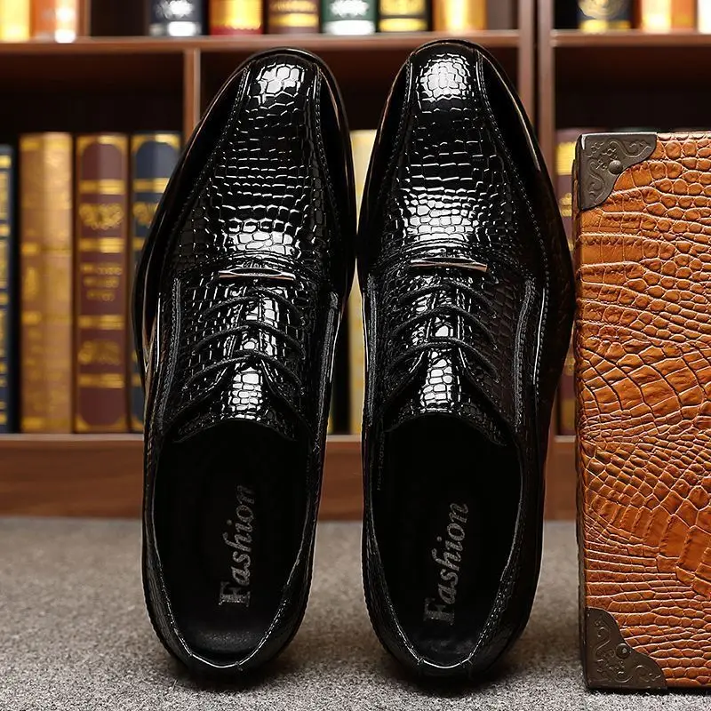 Men's Glossy Patent Leather British Style Pointed Toe Dress Shoes Hidden Elevator Korean Fashion Hairdresser Formal Footwear view 4