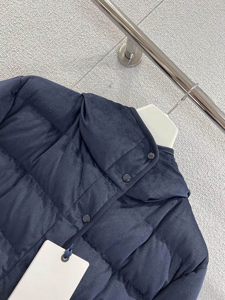 เสื้อแจ็คเก็ตดาวน์แบบมีฮู้ด สไตล์ลำลอง สีน้ำเงิน แฟชั่นฤดูหนาว สไตล์ใหม่ สำหรับผู้หญิง ปี 2025 รุ่นสั้น อุ่นสบาย