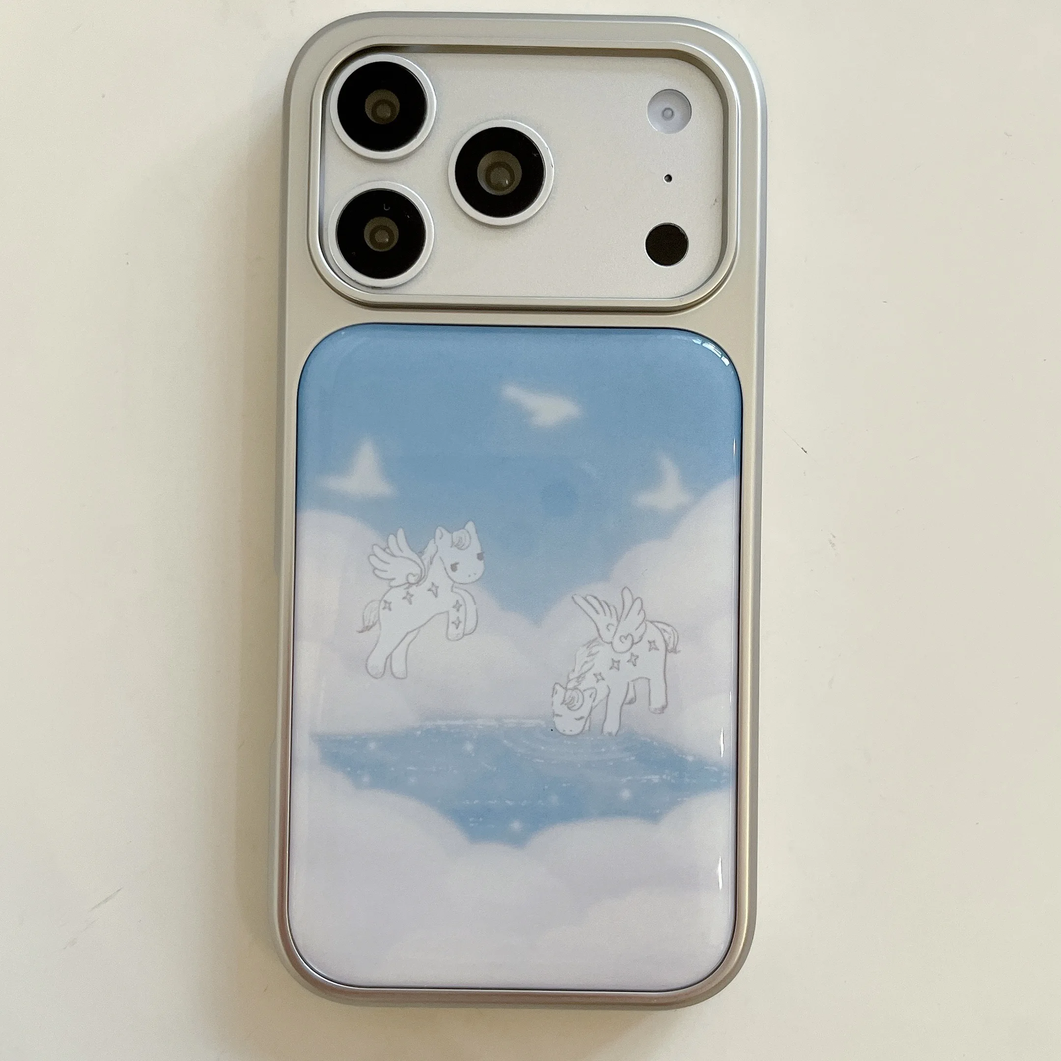 Traumhafter Wolken- & Geflügeltes Pferd Ätherisches Himmel-Pony Galvanisierte Handyhülle für iPhone 17 16 15 14 13 Pro Max Rückseiten-Handycover Capa