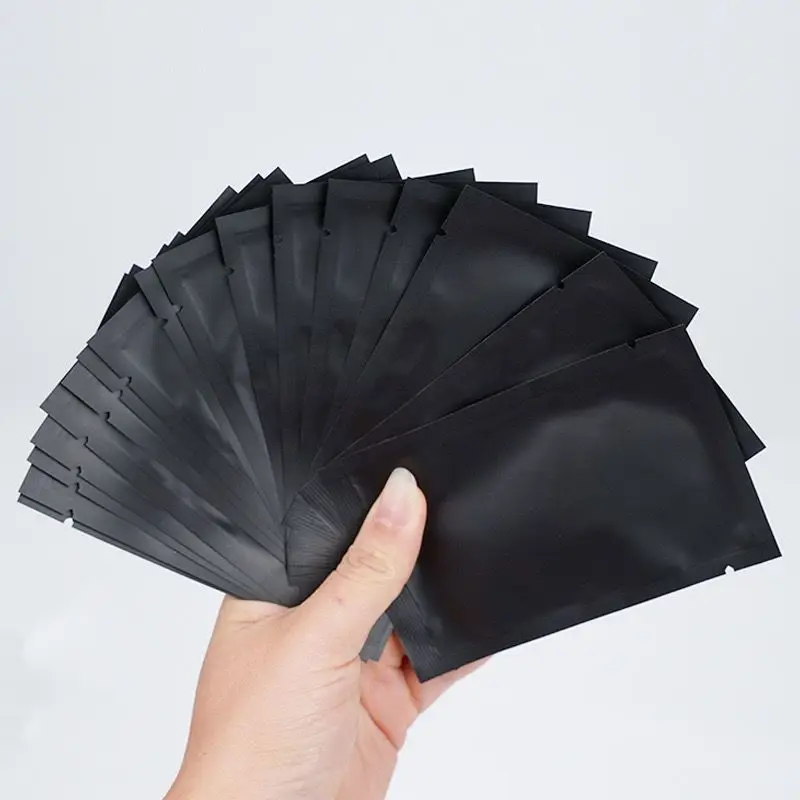 50 Pairs Black Thin Collagen Hydrogel Eye Patches for Eyelash Isolation UV Protection Moisturizing And Breathable Eyelash Care