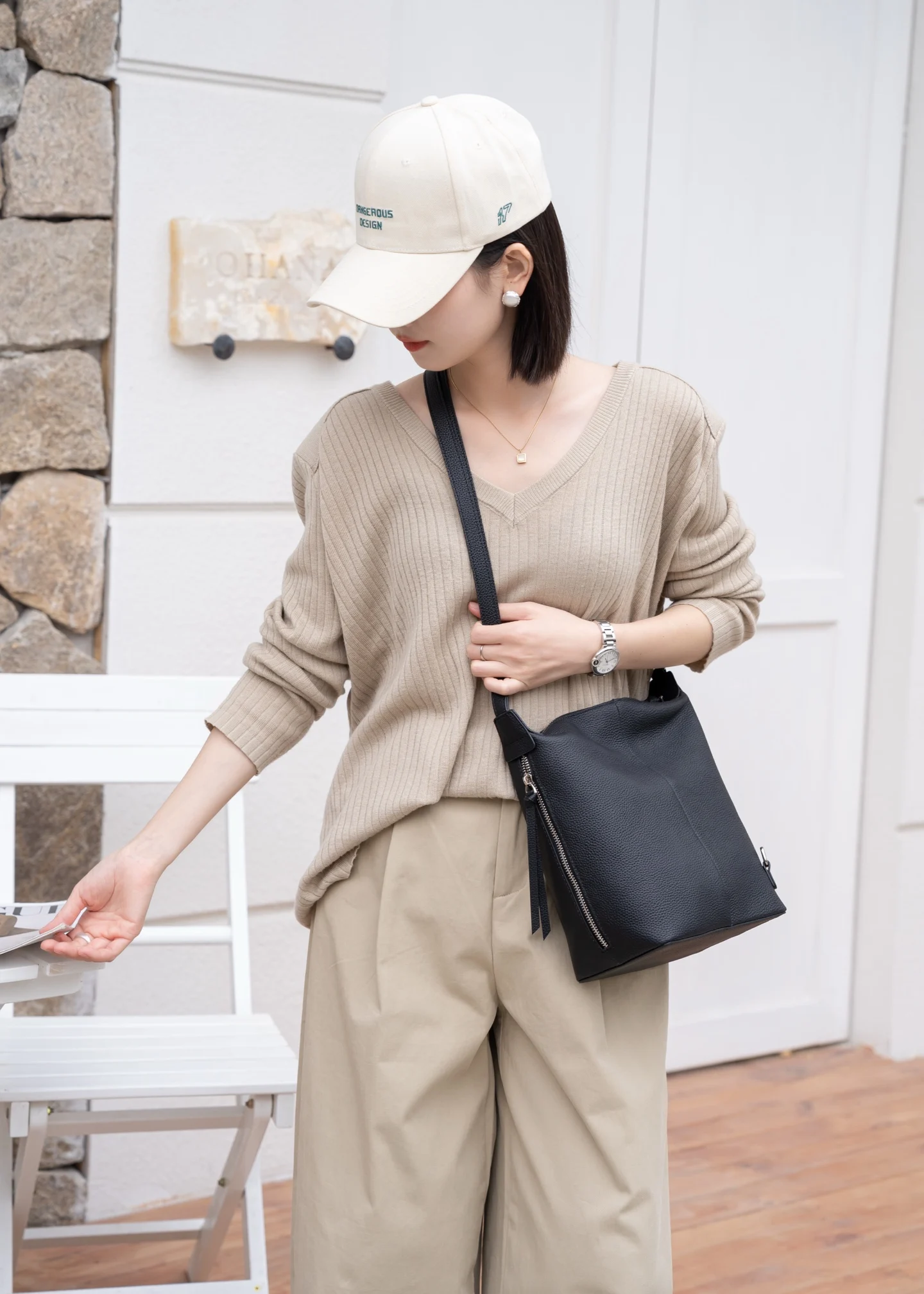 

Large Capacity Ladies Soft Top Layer Cowhide Commuter Bag Shoulder Bag Crossbody Bag Korean Style Bucket Shape Pure Color