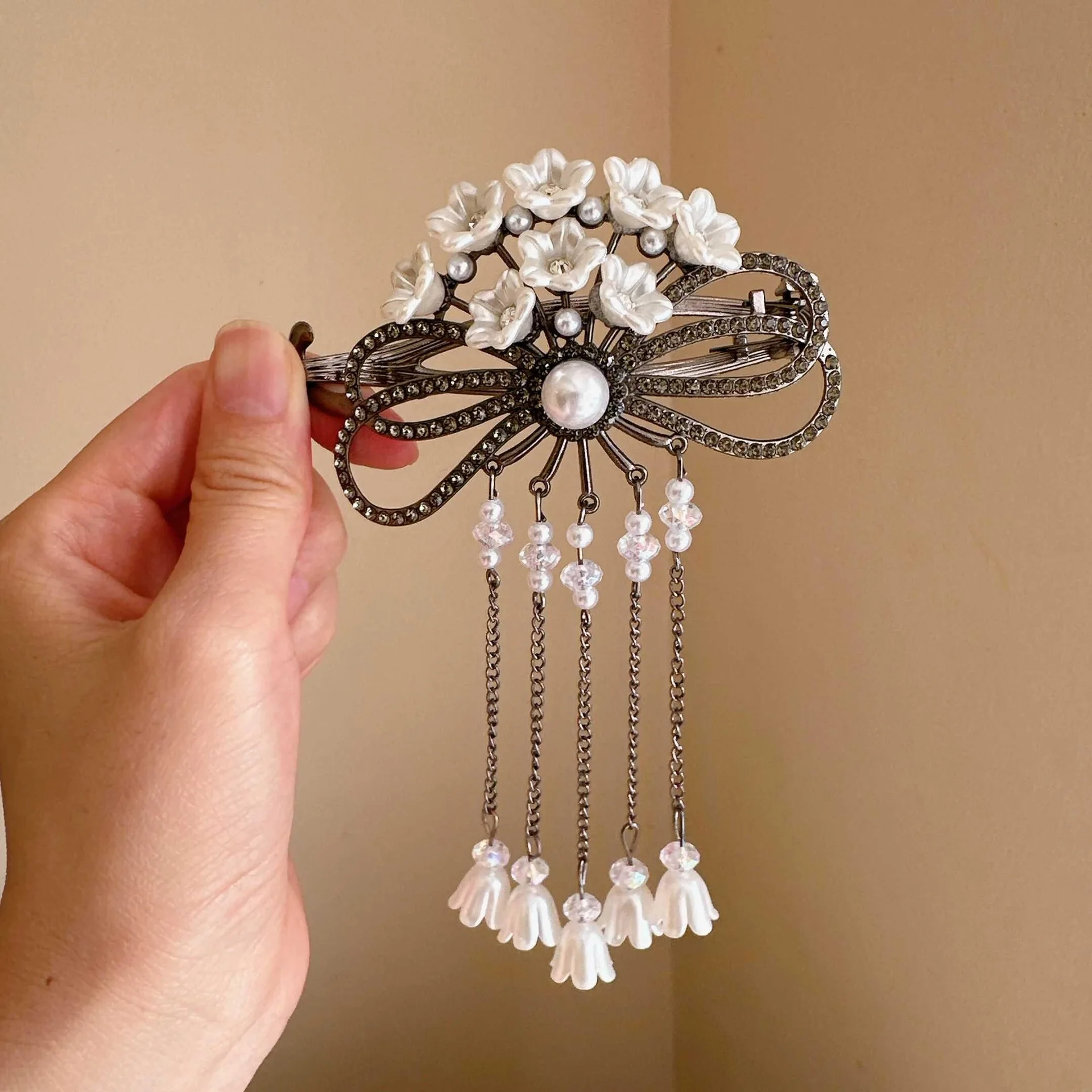 Daily Fashion White Flower Hairpins Ponytail Holder for Women Floral Pendant Headpieces Elegant Pearls Hair Jewelry Accessories
