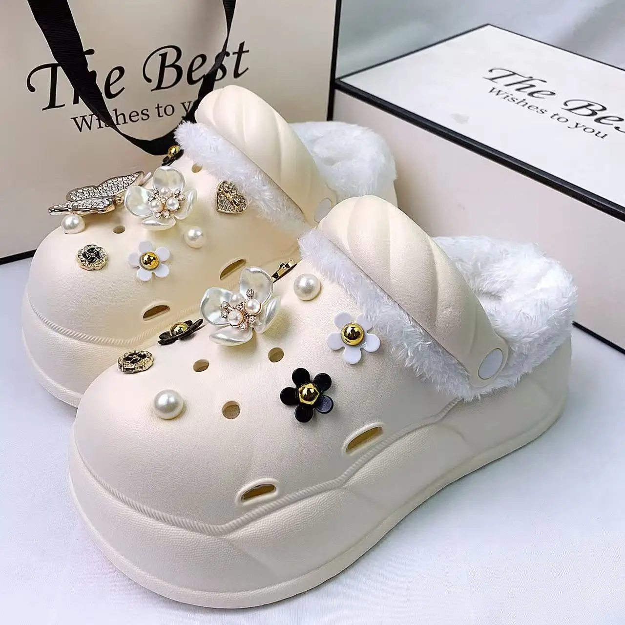 Exquisite Fur-Lined Clogs for Women, Gold Butterfly, Black and White Five-Leaf Flower Set, Thick-Soled Eva Clogs, Non-Slip, Soft and Comfortable for Home, Shopping, and Outdoor Wear view 4