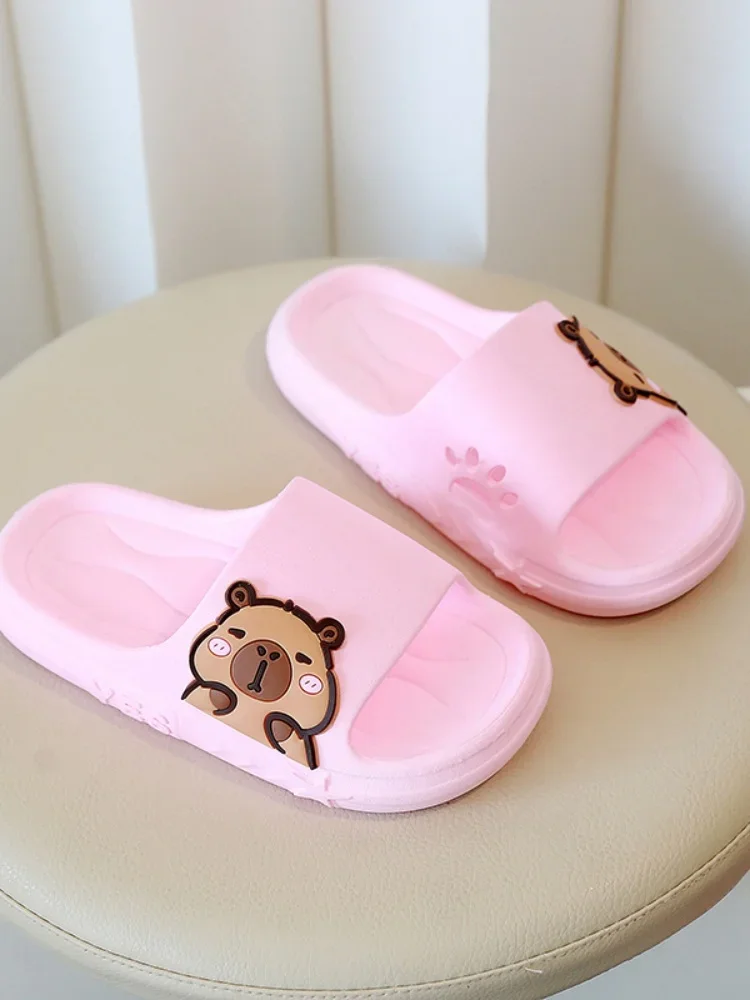 

Новая летняя детская обувь из ЭВА, милые детские тапочки с рисунком капибары, удобная пляжная обувь с открытым носком, домашняя обувь