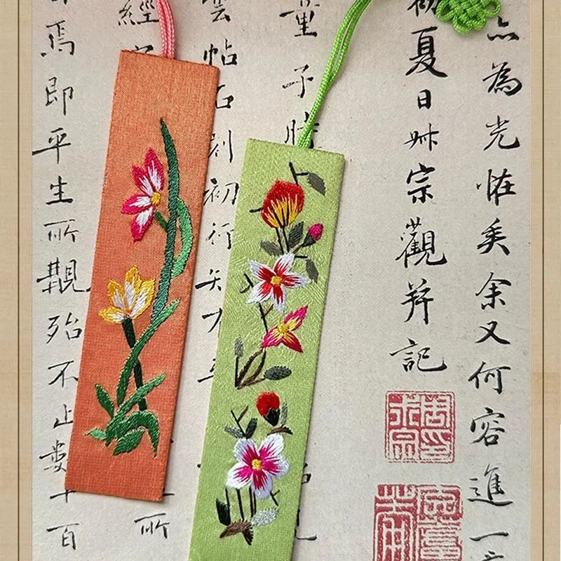 Hand Embroidered Bookmark Chinese Style Linen Fabric Bookmark Gift Box Packing Special Souvenir Wedding Favor Reading Page Gift