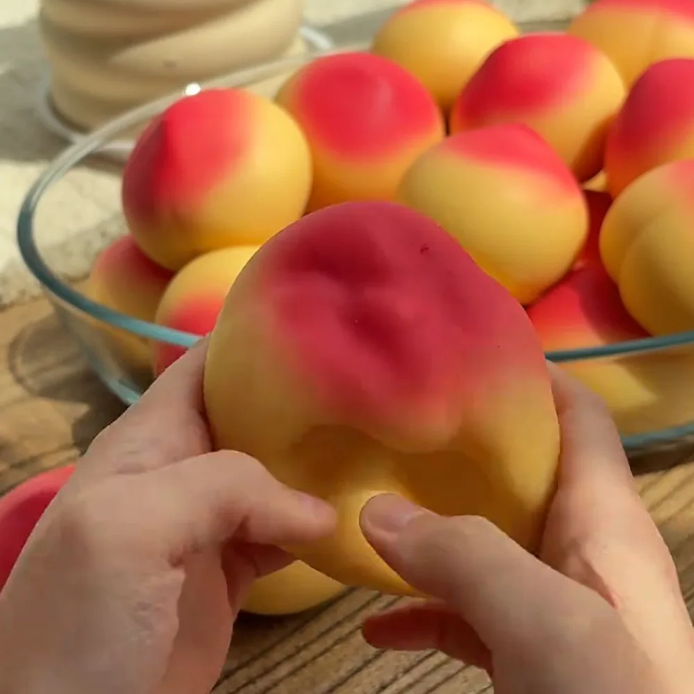 Handgefertigter Knuspriger Pfirsich-Mango-Orangen-Pudding Stressball, Knautschspielzeug, Knuspriges und Weiches Lebensmittelspielzeug, ASMR Sensorisches Stressabbau-Spielzeug – Detail 3