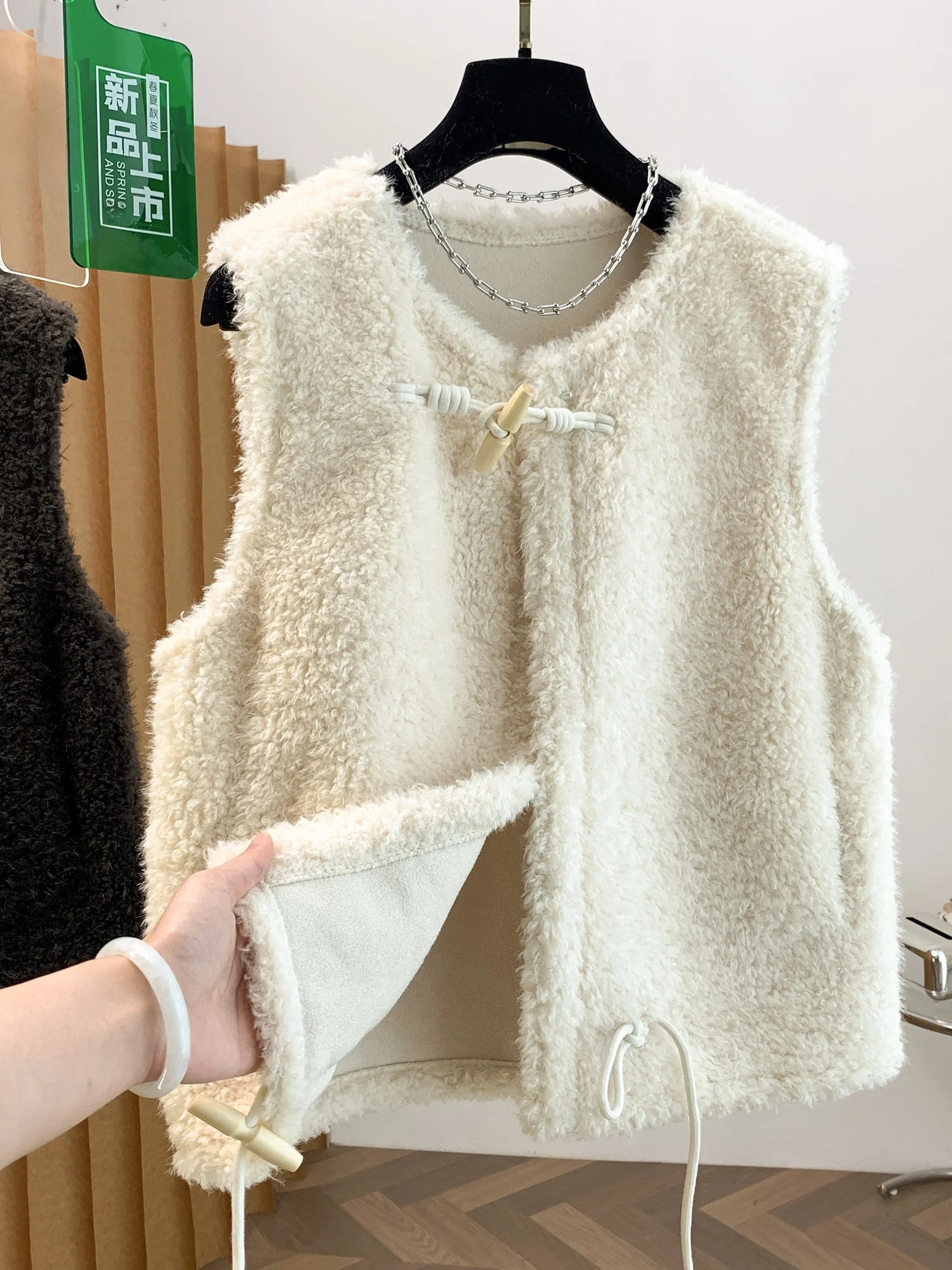 Authentic Loose Retro Button-Up Lamb Fur Vest Autumn Winter New Style Outerwear Coat Comfortable Cotton Polyester Blend