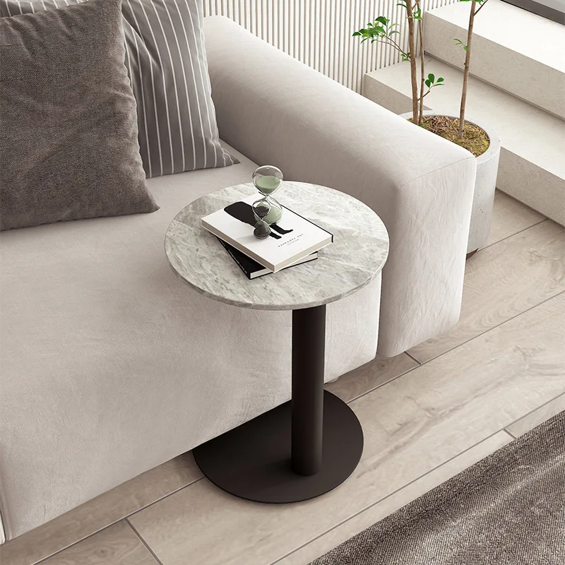 # Stolik kawowy z kamienia spiekanego, metalowa rama, nowoczesny design w stylu nordyckim, do małego mieszkania, meble do salonu, ekologiczny, łatwy montaż.