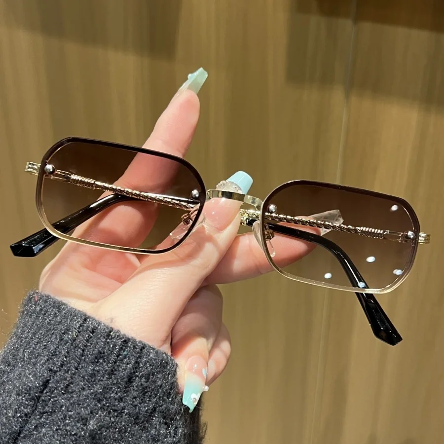1 Stück Damen-Sonnenbrille, neuer Stil, hochwertiges Metall, kleiner quadratischer Rahmen, Persönlichkeit, Mode, lässig, vielseitig, trendiger Street-Style