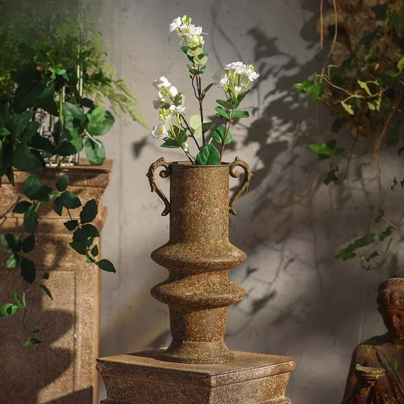 Metal old rust point vase, B & B hotel niche decoration