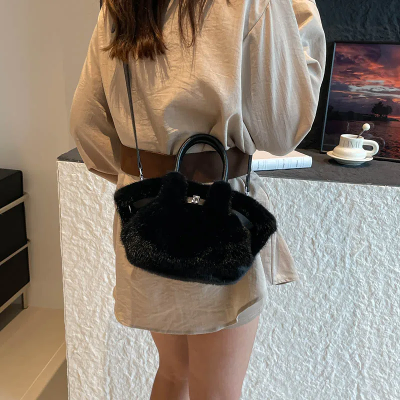 

Mini Fluffy Women's Bag Winter Furry Luxury Designer Handbag Y2K Fur Shoulder Bag Soft Plush Eco Bag Fuzzy Tote Candy Color Hobo