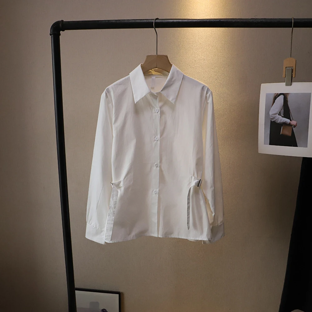 Camicia bianca a maniche lunghe versatile che abbraccia la vita Donna 2025 Autunno Nuovo stile coreano Moda elegante monopetto Top per pendolari