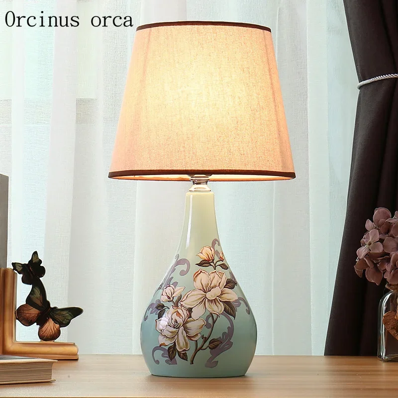 New Chinese style creative ceramic table lamp living room bedroom bedside lamp American Pastoral hand painting desk lamp