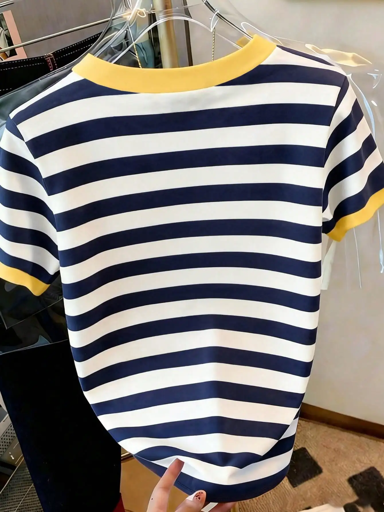 2026 Sommer Damen Crop-Top mit nautischem Streifenmuster, gelbem Kontrastkragen, Zitronenschleifen-Grafik, O-Ausschnitt, Kurzarm-T-Shirt für den Urlaub – Detail 4
