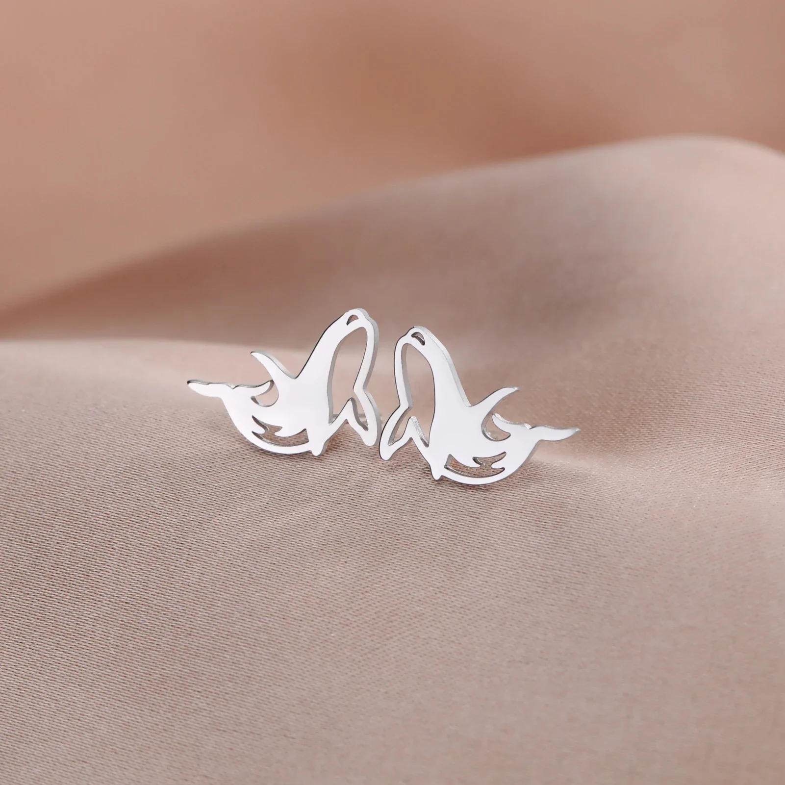 Skyrim Little Whale Stud Earrings Stainless Steel Women Girls Earring Fashion Ocean Sea Animals Jewelry Birthday Gift Wholesale