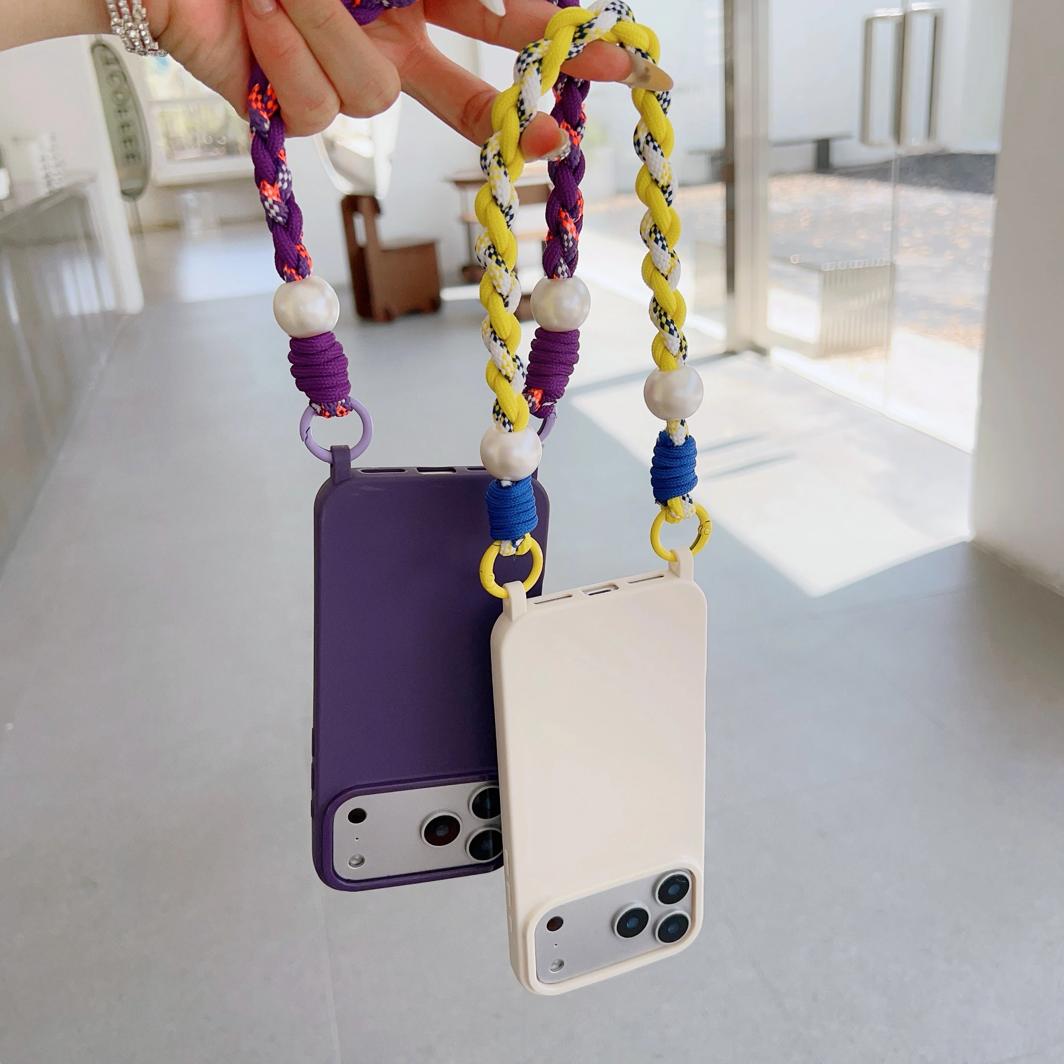 Hand-Woven Lanyard Case Suitable For Iphone 17 Pro Max Phone Case Air /16 Plus Wrist Short Lanyard 15/14/13/12 Pro Case