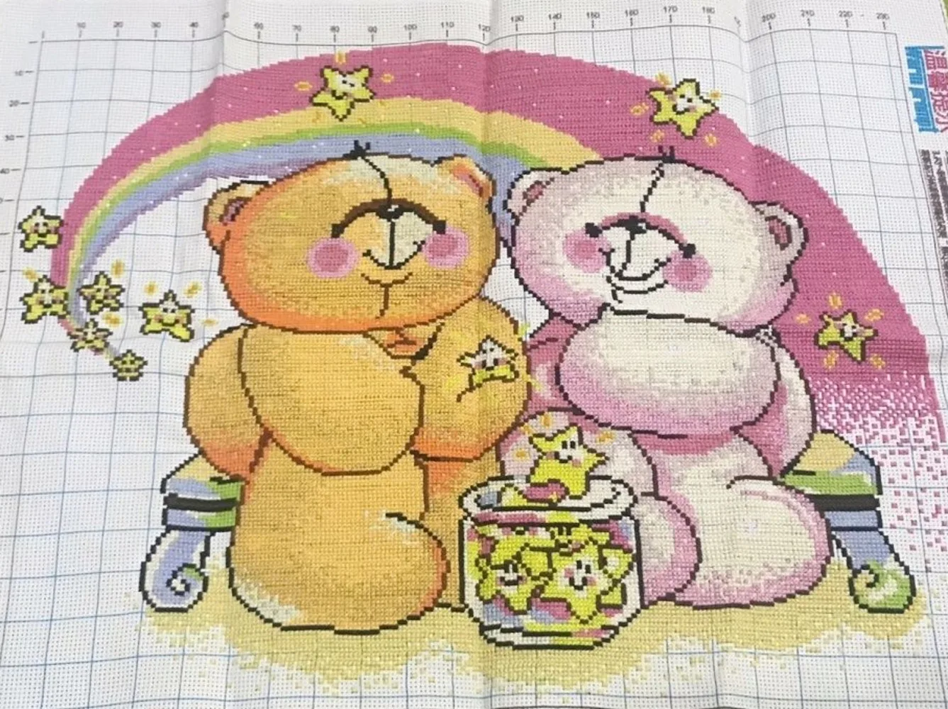 The finished product is hand-embroidered with exquisite cross stitch, featuring a romantic little bear 46 * 59 cm