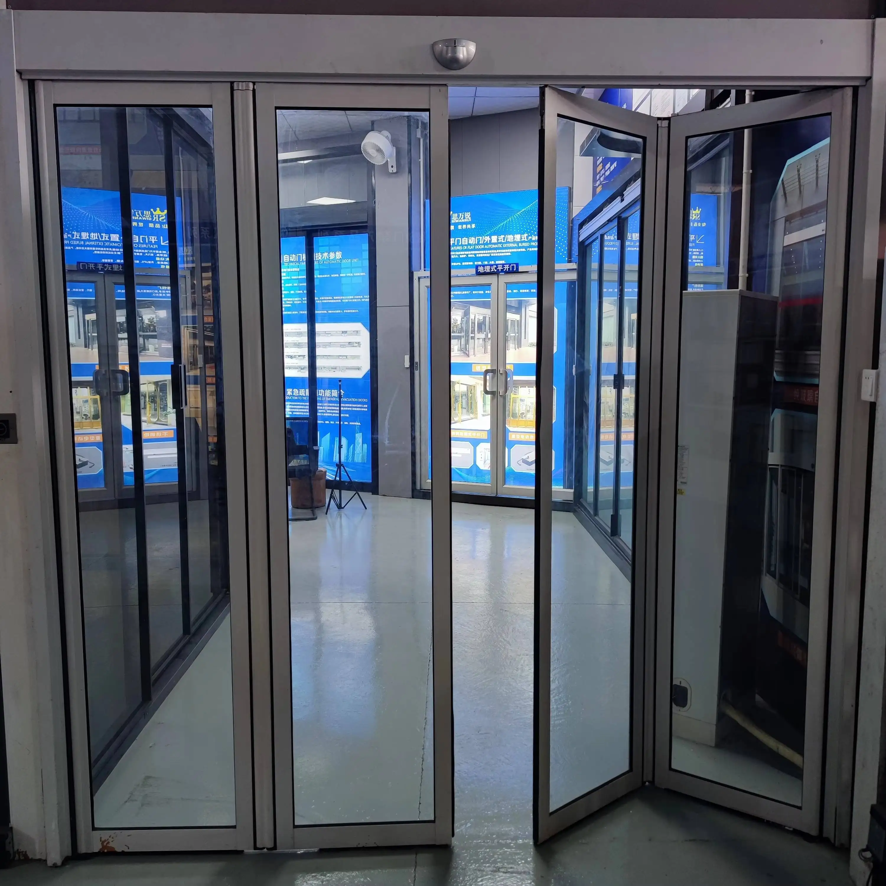Customized with Multiple Sizes Indoor Exquisite Folding Door Manual Glass Bi Folding Doors High Quality Villa Fold Up Doors