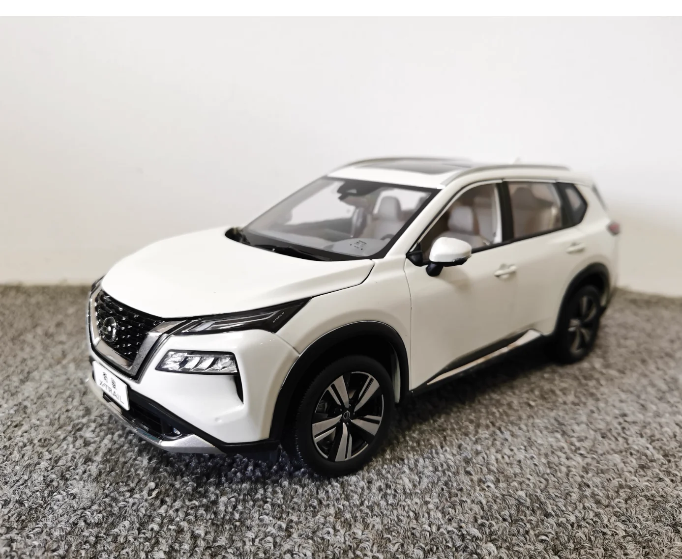 Die-casting 1:18 Scale Nissan New Generation X-trail SUV 2018-2022
