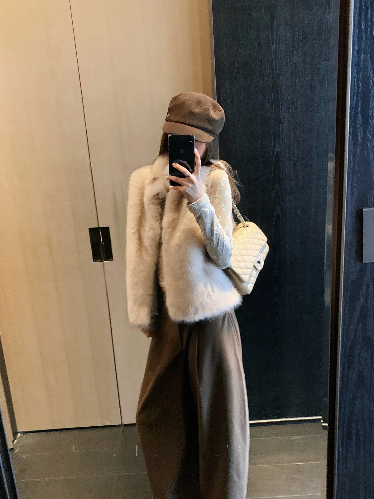 

Женская куртка-фангпао цвета хаки с воротником-стойкой, утепленная, из полиэфирного волокна, однотонная, для повседневной носки, новая коллекция зима 2025