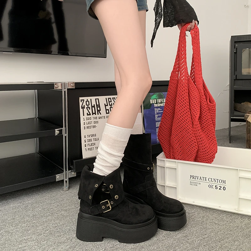 

Новинка 2026, осенне-зимние женские ботинки до середины икры, фланелевые мотоциклетные ботинки до середины икры с круглым носком и пряжкой на пуговицах, ботинки на платформе